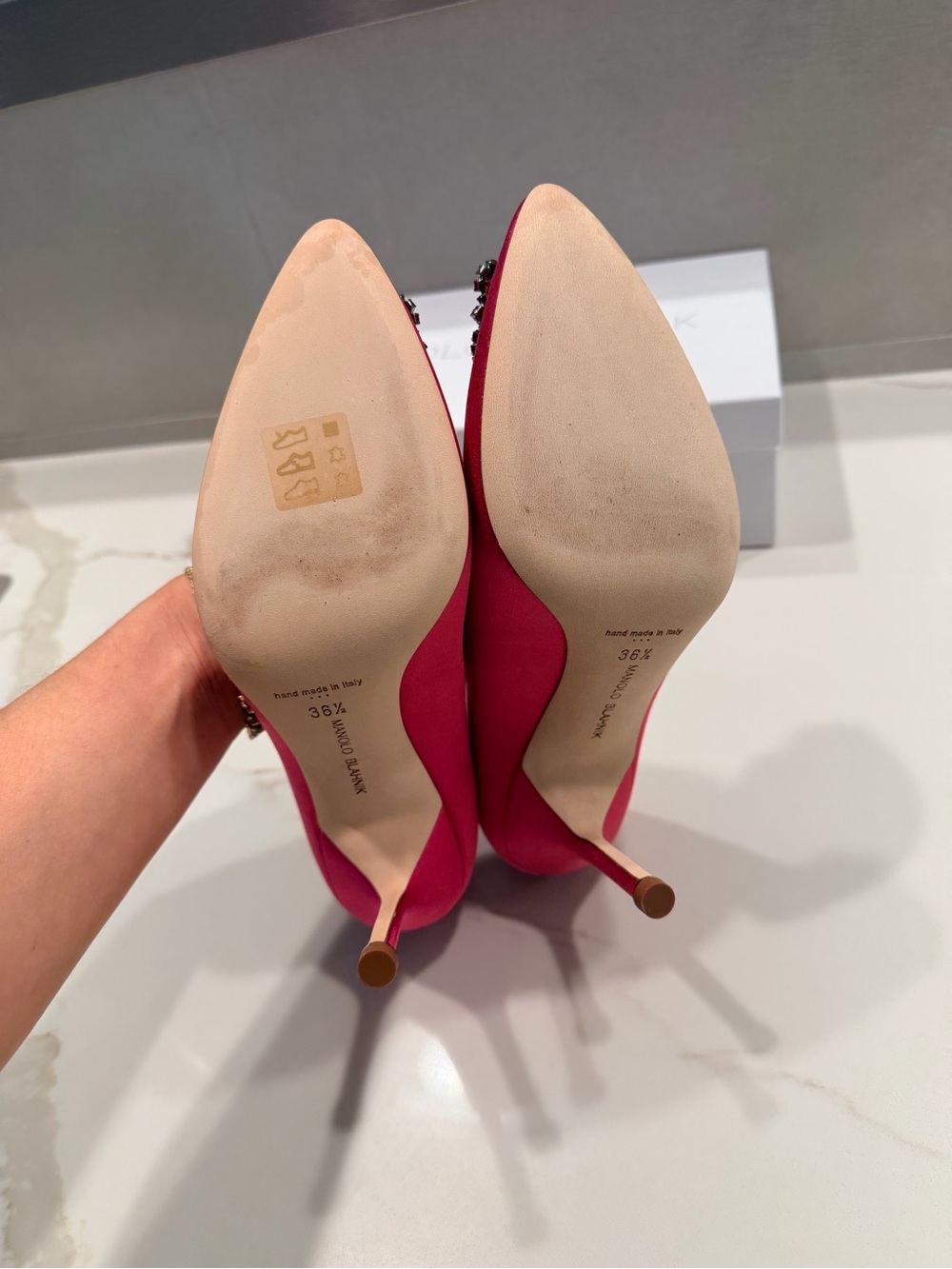 Manolo Blahnik Hangisi Satin Pump - Picture 4 of 5